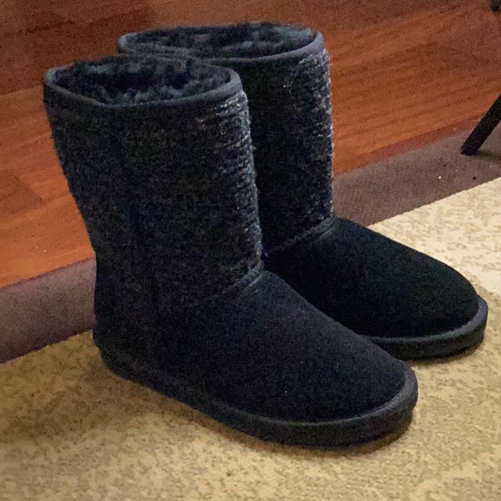 NWOT MINNETONKA BLACK SHEEPSKIN LINED FORSYTH BOOTS SZ.6